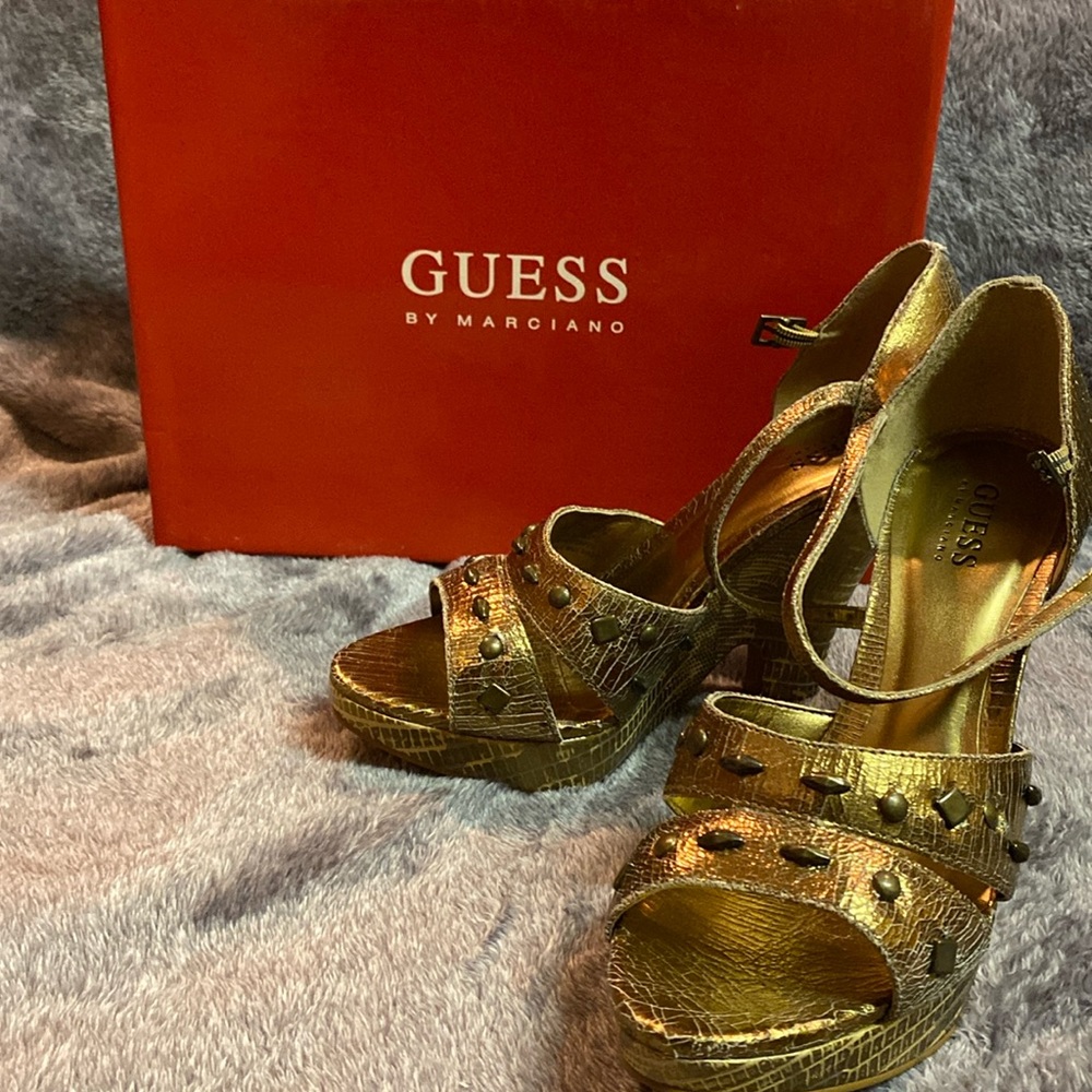 Pre-loved Guess wedge in Mai Tai Gold Size 6.5M.